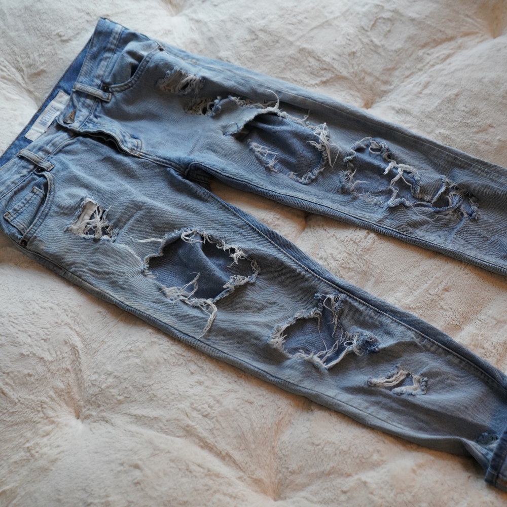 Brandy Melville distressed boyfriend jeans
